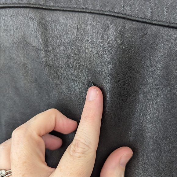 Vintage Black Leather Bomber Jacket - Picture 16 of 16